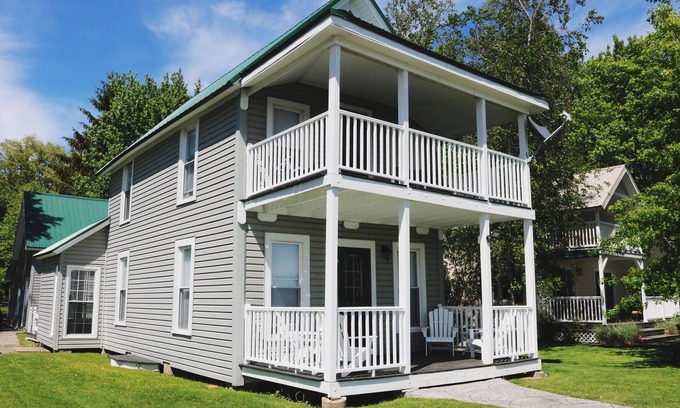 Jamestown House | Serene Lake Cottage with Breakfast & Family-Friendly Amenities