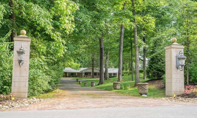 Carbondale House | Beautiful Cobblestone Home with 4 Bedrooms and Pool Access