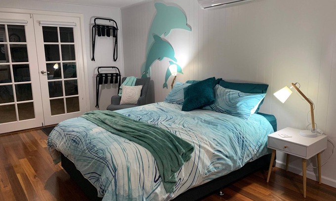 Paynesville Cottage | Charming Cottage Near Gippsland Lakes with Kitchen & Breakfast