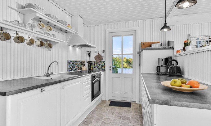 Ebberup House | Cozy Cottage with Panoramic Ocean Views Just Steps from Beach