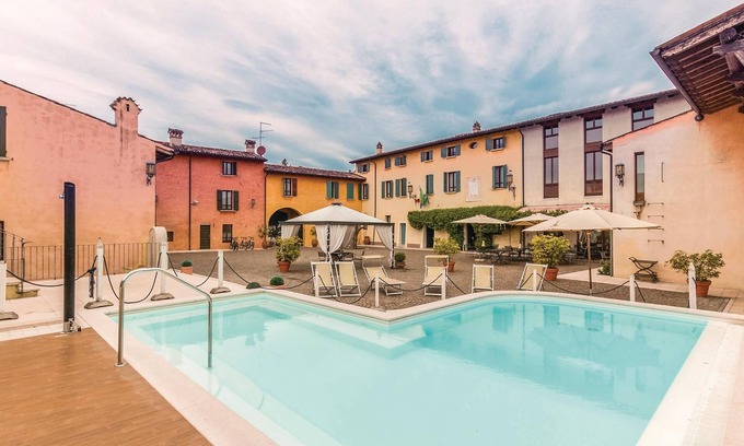 Castellaro Lagusello Apartment | This cozy apartment is located in a complex with a total of 12 apartments in a characteristic and we