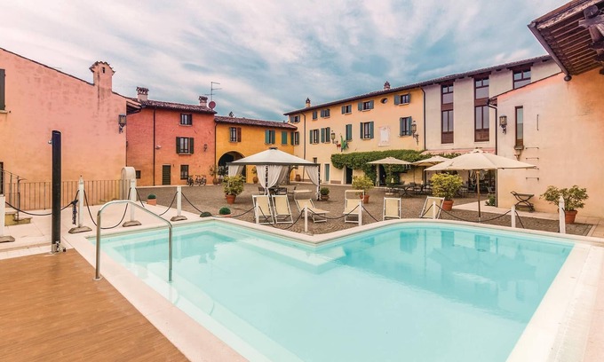 Castellaro Lagusello Apartment | This cozy apartment is located in a complex with a total of 12 apartments in a characteristic and we