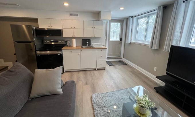 Peterborough House | Cozy 2-Bedroom Guest House in Peterborough, ON