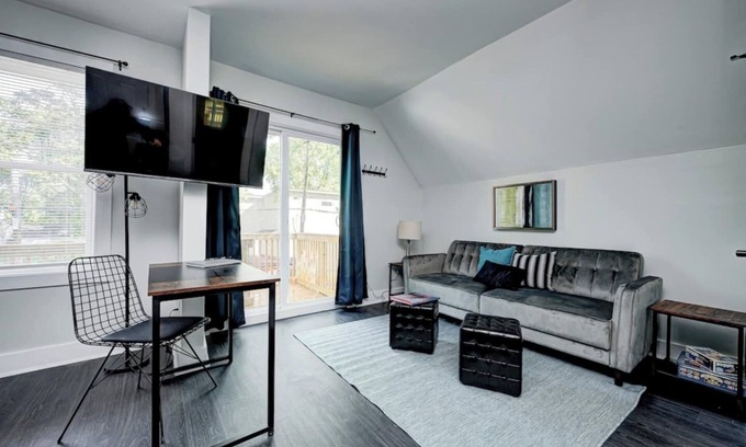 Fountain Square Apartment | Top-Rated Guest Suite in Indianapolis with Great Amenities
