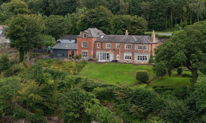 Bangor House | Discover the Historic Manor House: A Perfect Family Retreat