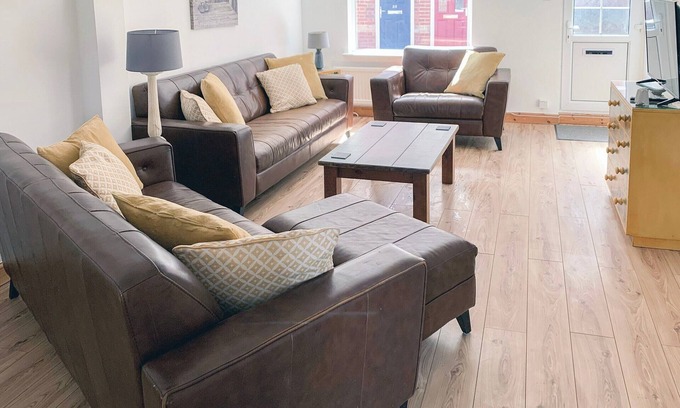 Mundesley Cottage | Ideal Family Cottage with Oceanfront Views and Pet-Friendly Perks