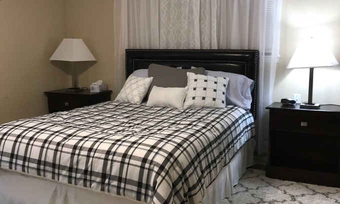 Whitehaven House | Steps from Graceland: Highly Rated Hotel with Ocean View