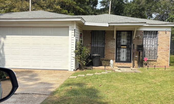Jackson House | This home is located a block from Medgar Evers home, near Freedoms Corner.