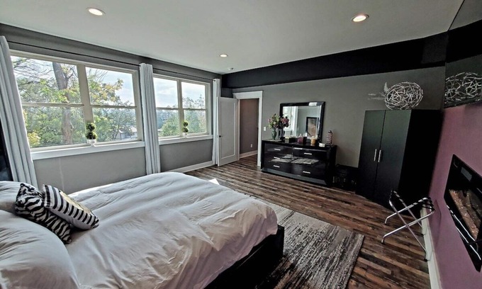 Northside House | Charming 2-Bedroom Retreat in Chattanooga with Hot Tub
