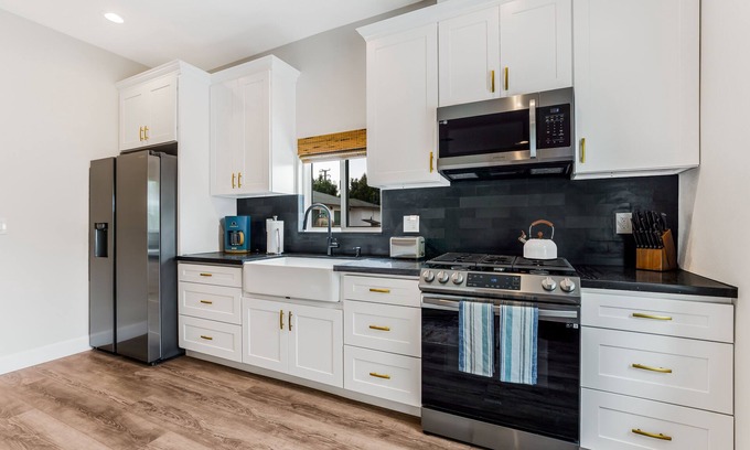 Camarillo House | Exceptional 2-Bedroom Retreat in Camarillo with Spa Access