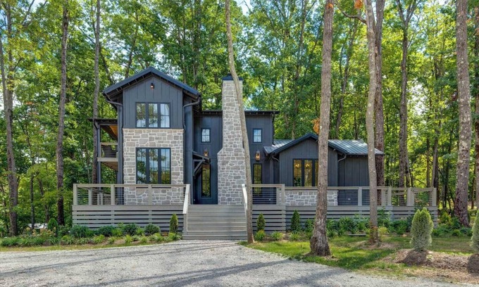 Tracy City House | Exceptional 3-Bedroom Lake View Retreat in Tracy City, TN