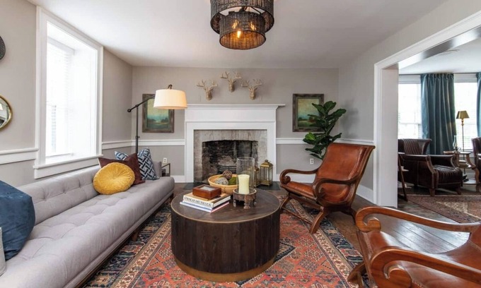 Frankfort House | Cozy 3-Bedroom Retreat in Frankfort, Rated 9.8 by Guests