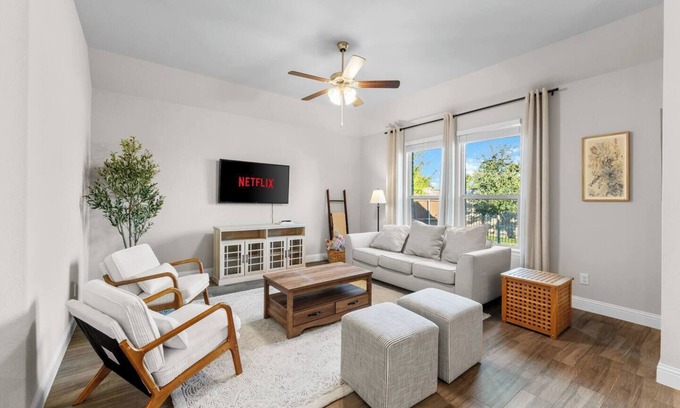Keller House | This house is a 4 bedroom(s), 2 bathrooms, located in Fort Worth, TX.
