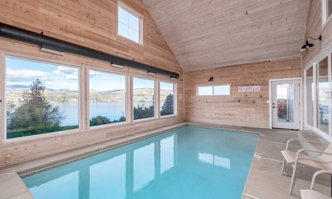 Ardenvoir House | Elegant Chelan Retreat: 4 Bedrooms with Pool & Spa