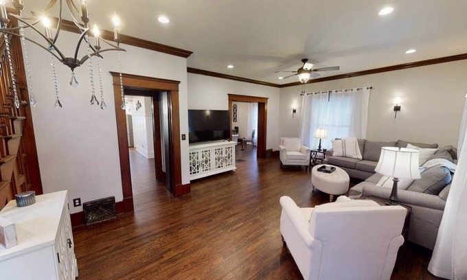 Wichita House | Delano Deluxe: Cozy Wrap Around Porch & Fire Pit Retreat