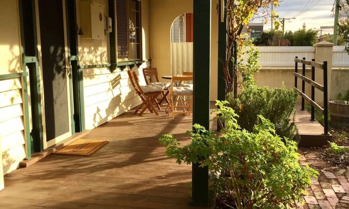 South Fremantle House | Elegant 2-Bedroom Retreat with Ocean View in Fremantle