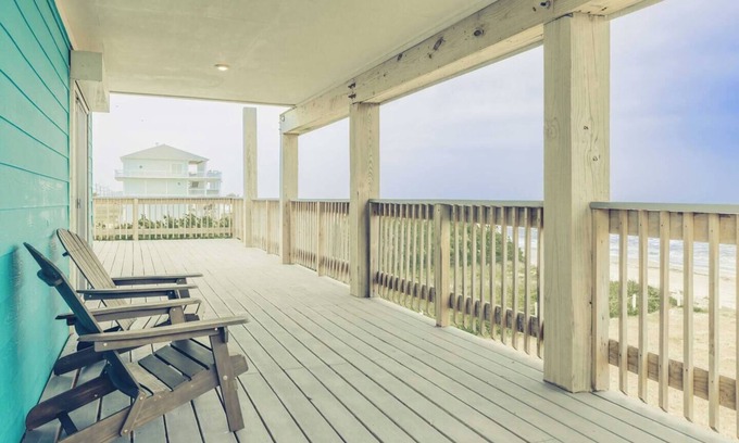 Port Bolivar House | Cozy Oceanfront Retreat: 9/10 Rated with Pet-Friendly Perks