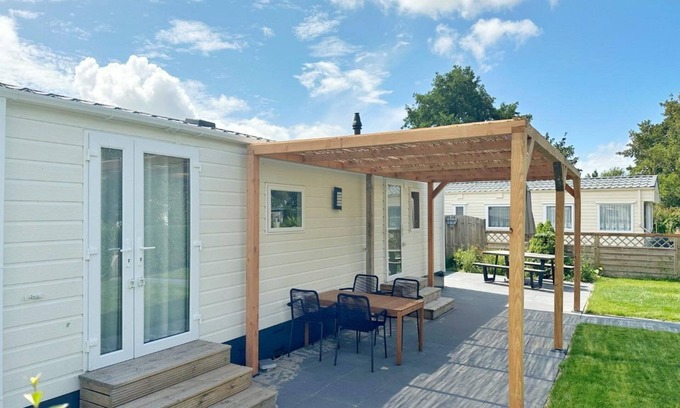 Municipality of Schagen House | Modern Chalet with Free Wifi and Pet-Friendly Amenities