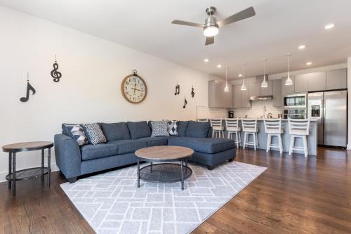Hermitage House | Inviting Townhome with Full Kitchen & Private Garage