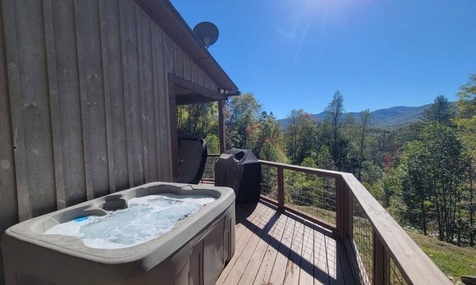Whittier Cabin | Dog-Friendly Retreat Near Casino & WCU - Guest Rated 10/10