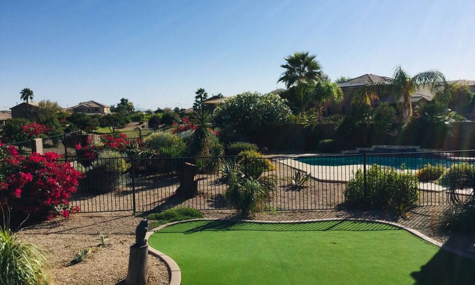Orchards House | Ideal Retreat: Private Pool by Tennis & Baseball Complex