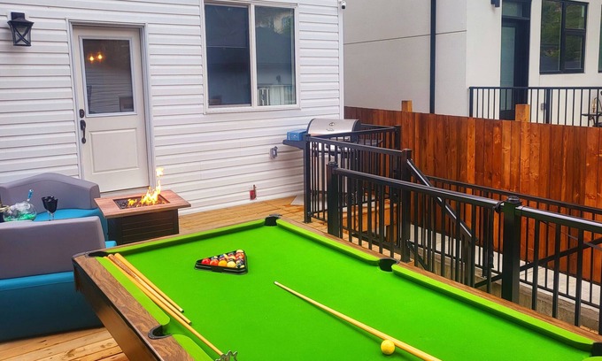 Whyte ave House | Discover Cozy Comfort with Pool & Breakfast Amenities
