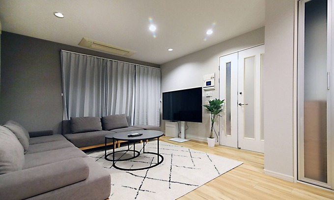 Okubo House | Elegant Shin-Okubo Residence with Full Kitchen & Living Space
