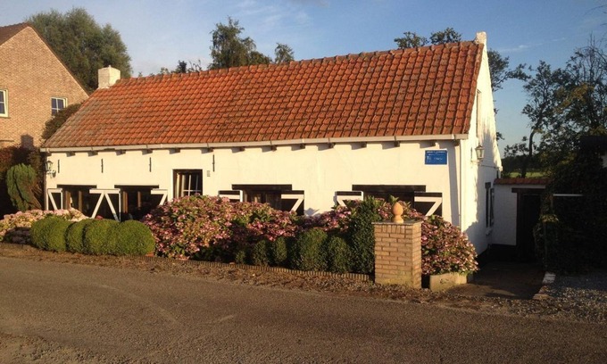 Hoofdplaat House | Quaint Dijk Cottage: Perfect Getaway Near Breskens