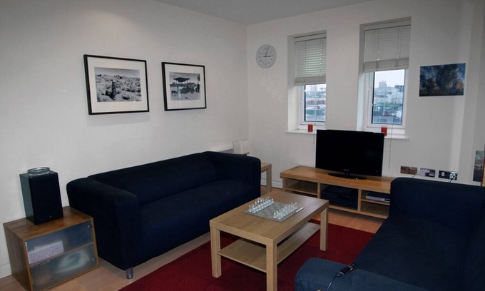 Stratford and New Town Apartment | Wellness Retreat with Gym, Sauna & Pool - Rated 9/10