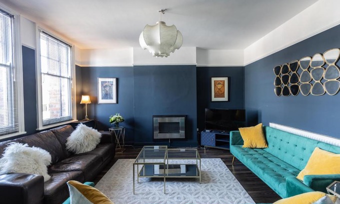 Cleedownton Apartment | Discover Family-Friendly Retreats with Kitchen Amenities