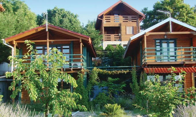 Molos House | Cozy Cottage Retreat: Perfect for Families and Pets