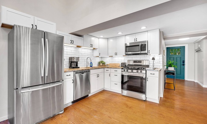 Branford Center House | Historic Townhouse: Pet & Child Friendly with High Ratings