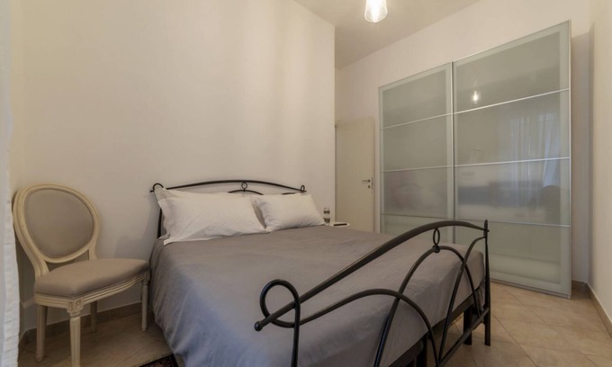 Salario Apartment | Villa Borghese & Villa Albani Apartment with Breakfast Included