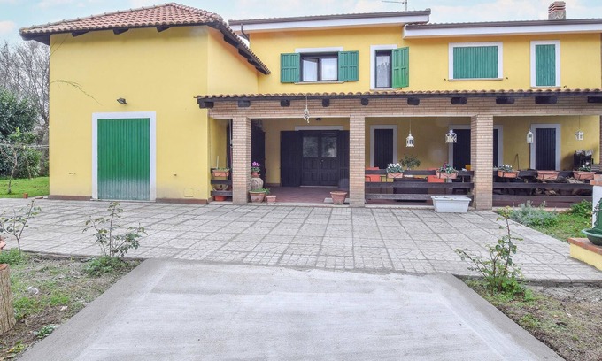 Drapia Apartment | This spacious and well distributed vacation apartment offers you and your family a view of the Tyrrh