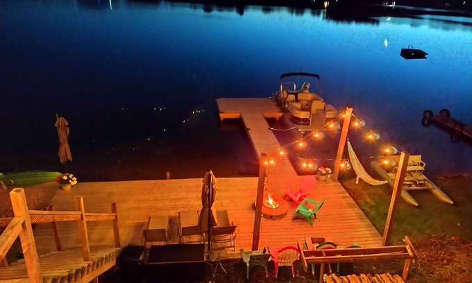 Custer Cottage | Family-Friendly Cottage with Lake View and Pool Access