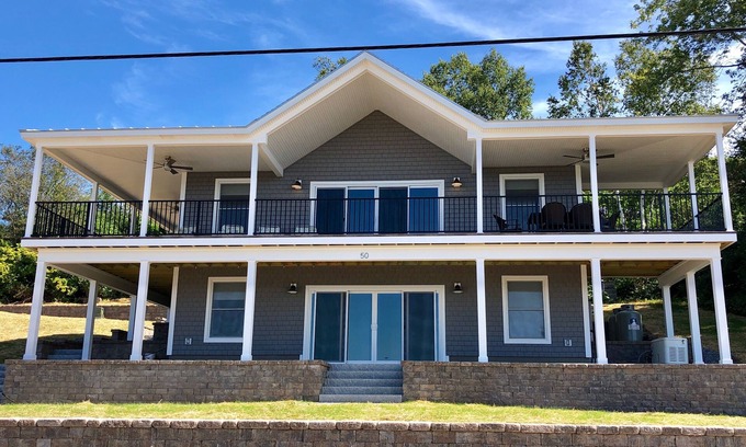 Mid-Coast and Islands House | Oceanfront Retreat with Covered Porch & 10/10 Guest Rating
