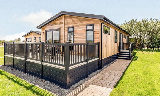 Saintbury Ski Chalet | This spacious lodge is perfect for a break away in the English countryside.