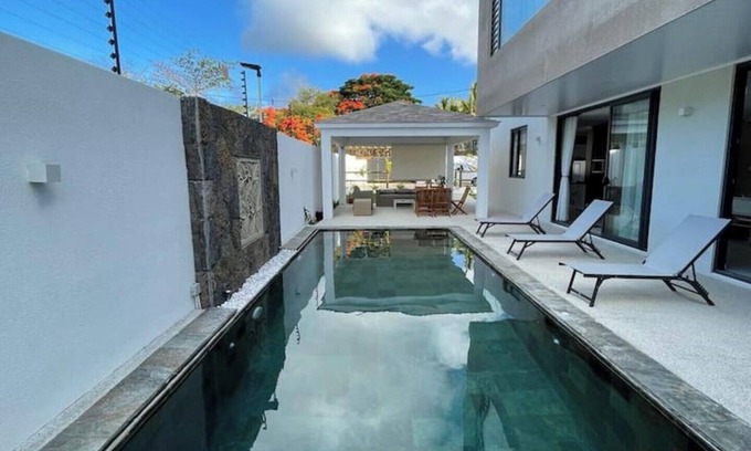 Calodyne Villa | Modern Oceanfront Villa with Pool and Spa Amenities