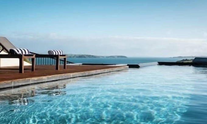 Ostend House | This stunning property is the ultimate tropical resort.