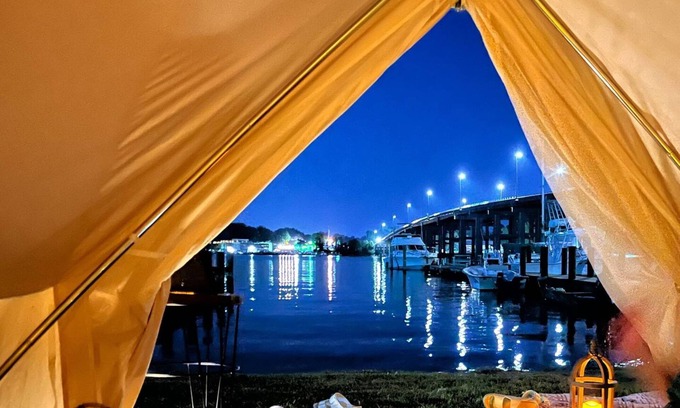 Edgewater RV Rental | Cozy Edgewater Tent with Breakfast and Pet-Friendly Options