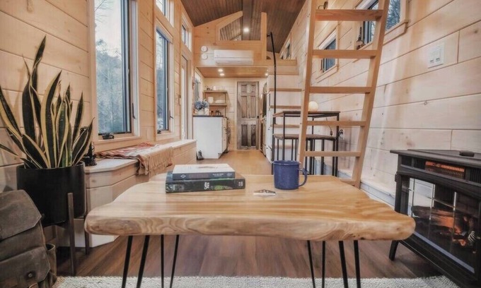 Chester Apartment | Cozy Tiny House Retreat with Spa and Kitchen in Chester, VT