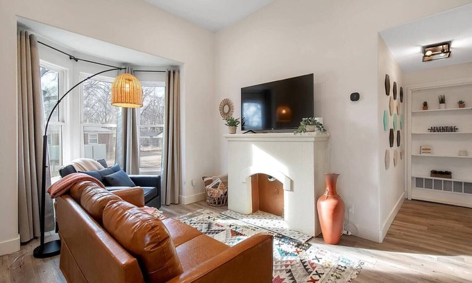 Wichita House | Inviting Abode II - 1 Bed Duplex with Spa & Kitchen