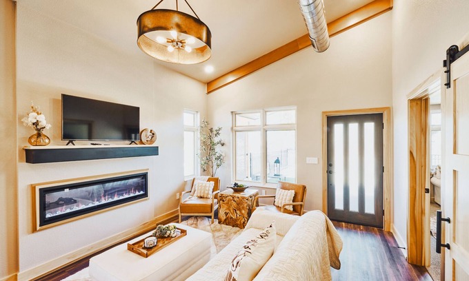 Sheridan House | This townhouse is a 3 bedroom(s), 3 bathrooms, located in Sheridan, WY.