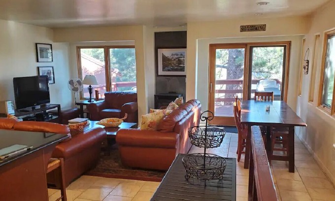 Mammoth Lakes Villa | Modern Three-Bedroom Retreat with Family-Friendly Amenities