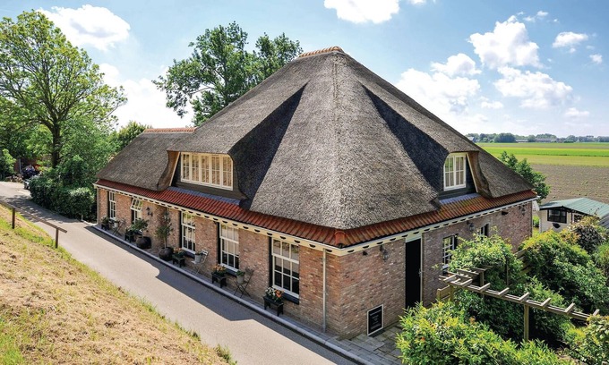 Wieringerwaard Apartment | This vacation apartment is located in a farmhouse on the second floor.