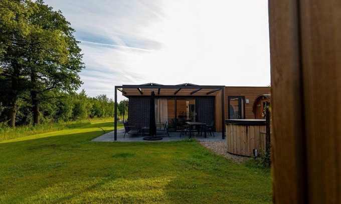 Kotten House | Cozy Vacation Home with Private Sauna and Hot Tub Escape