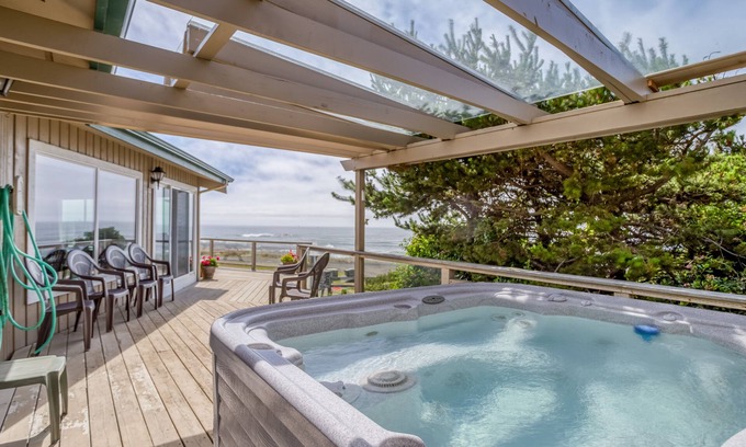 Yachats House | Discover Your Favorite Oceanfront Retreat with Spa & Hot Tub