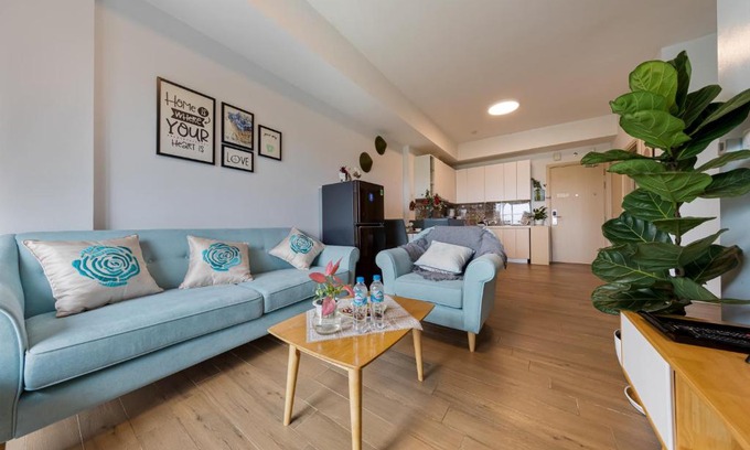Van Giang Apartment | Unwind at Thoc Ecopark Blue Home with Golf Course Views
