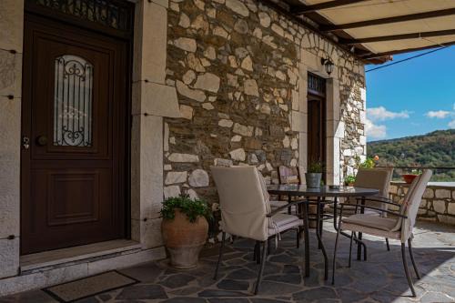 Ano Doliana House | Budget-Friendly Tholos: Family Comfort & Kitchen Amenities