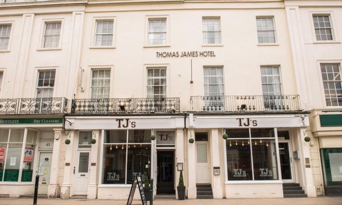 Leamington Spa Hotel | Family-Friendly Getaway at Thomas James Hotel with Breakfast
